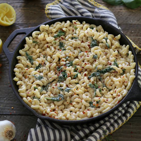 Vegan Mac & Cheese w Garlic Spinach