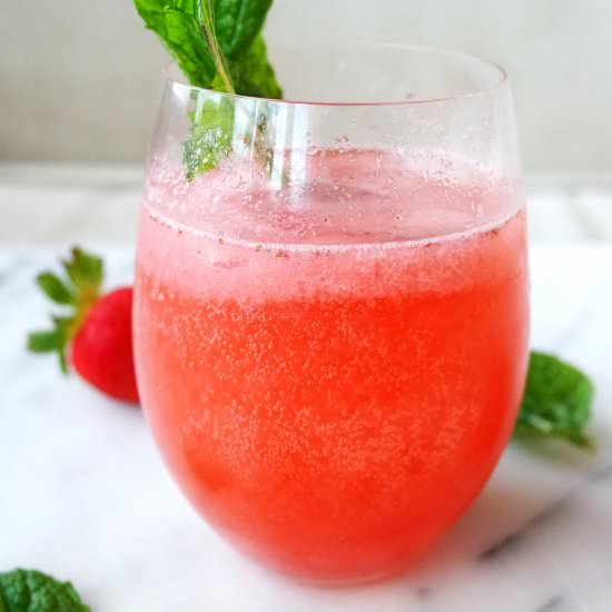 Boozy Strawberry Lemonade