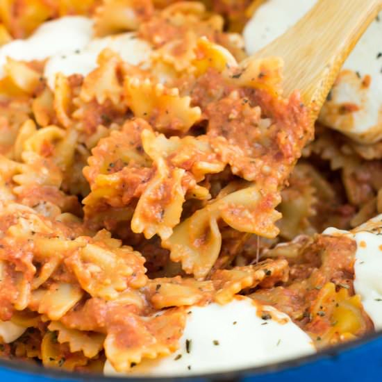 One Pot Tomato Mozzarella Bow Ties