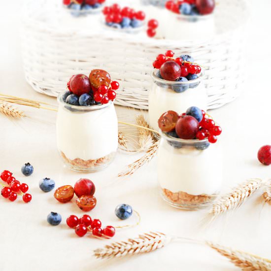 Mini desserts with fruits