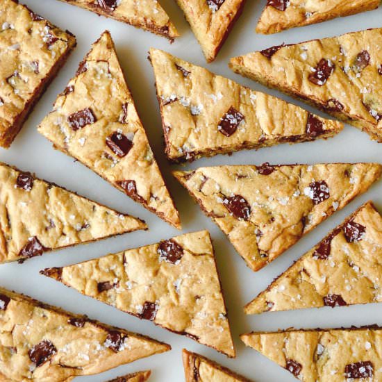 Salted Chocolate Chip Cookie Bars