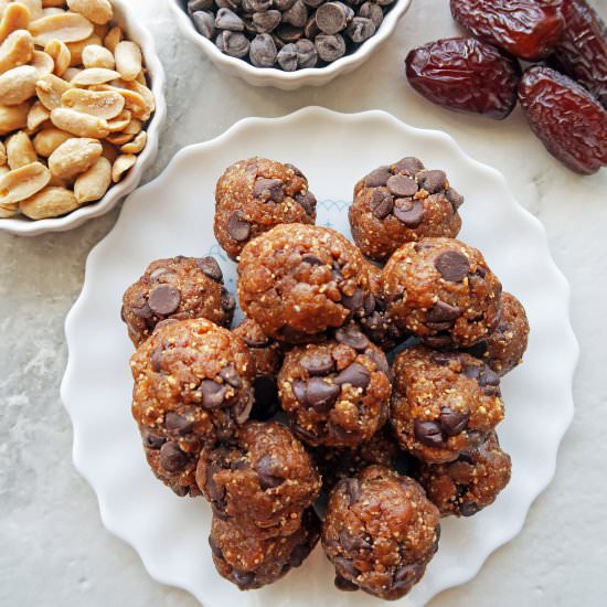 Peanut Chocolate Chip Energy Balls