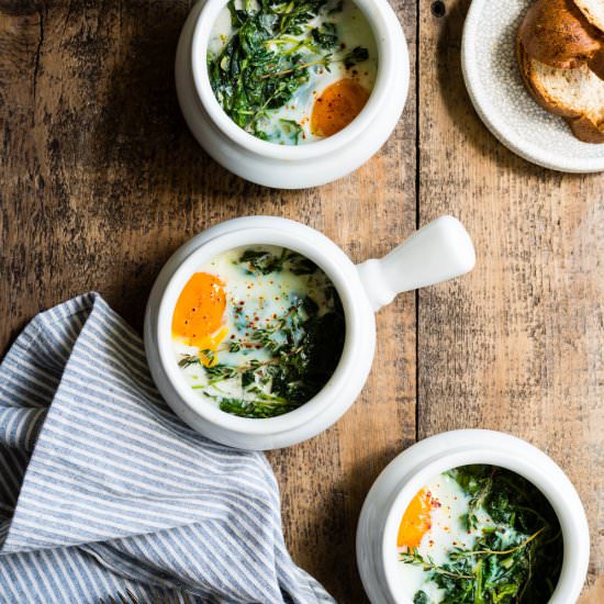 Baked eggs with creamy coconut kale