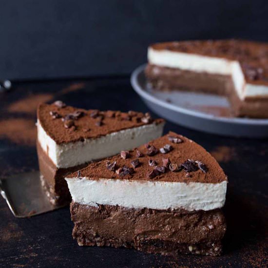 RAW VEGAN TIRAMISU CAKE