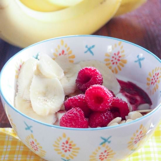 Yogurt & Berry Breakfast Bowls