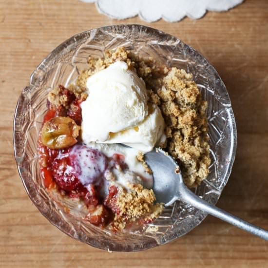 Strawberry Gooseberry Crumble