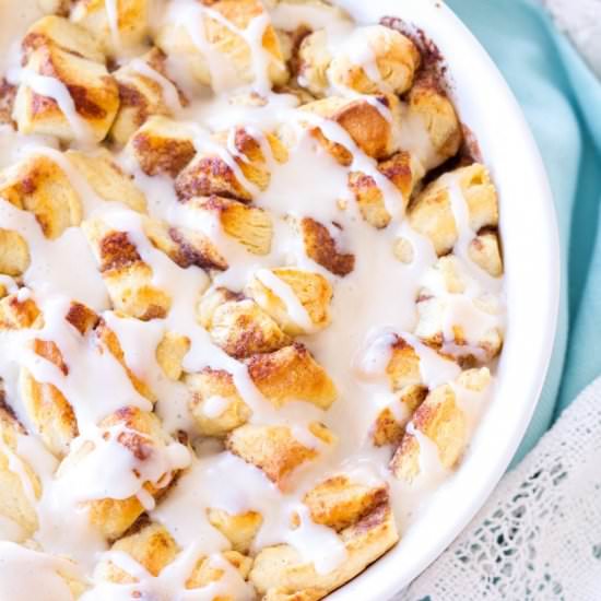Easy Cinnamon Roll Peach Cobbler