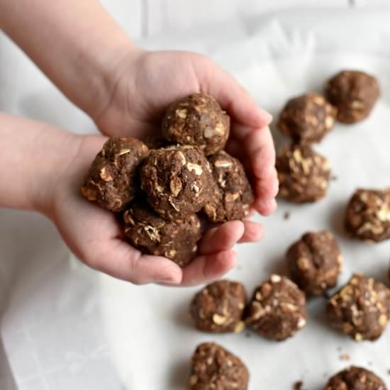 Chocolate Peanut Butter Energy Bite