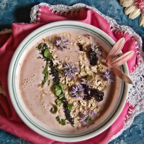 Strawberry and Oats smoothie bowl