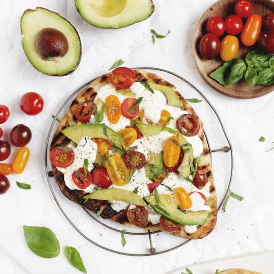 Tomate Basil & Burrata Flatbread