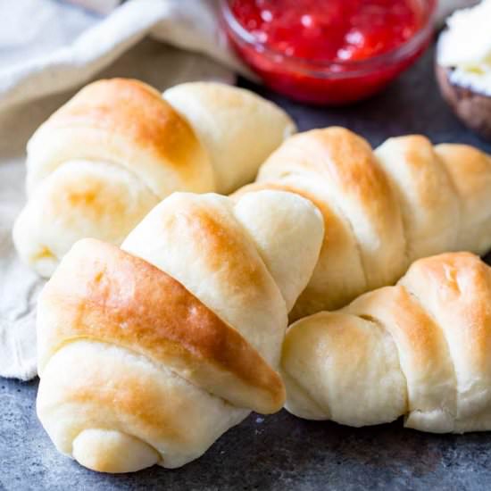 Simple and Quick Dinner Rolls