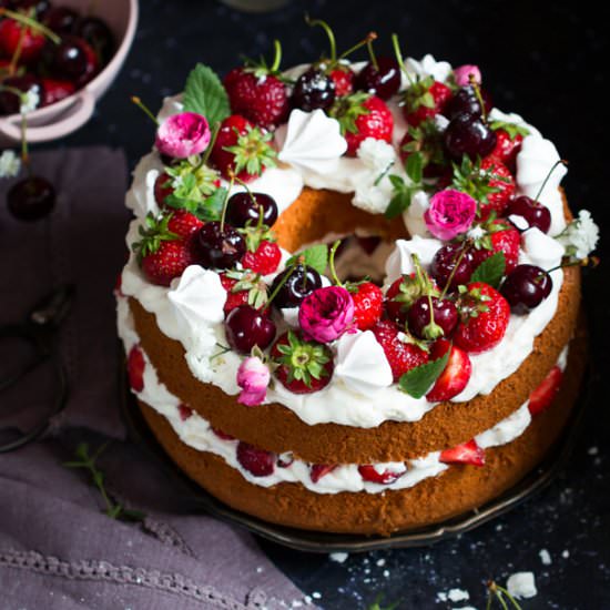 Chiffon Cake with Strawberries