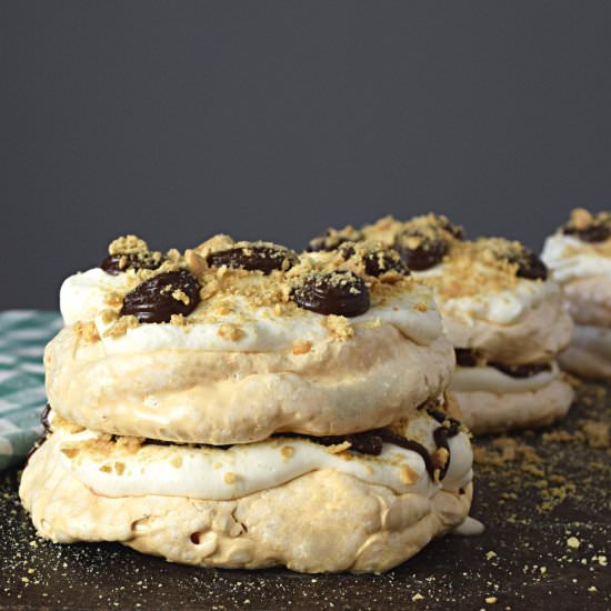 Mini S’mores Pavlovas