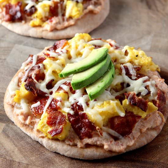 Easy Breakfast Pita Pizzas