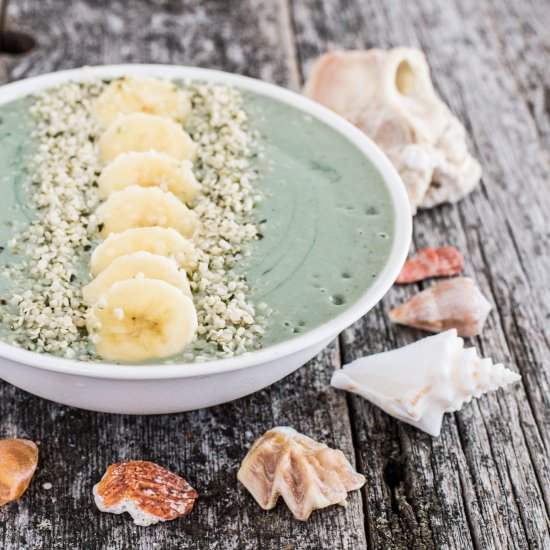 Mermaid Spirulina Smoothie Bowl