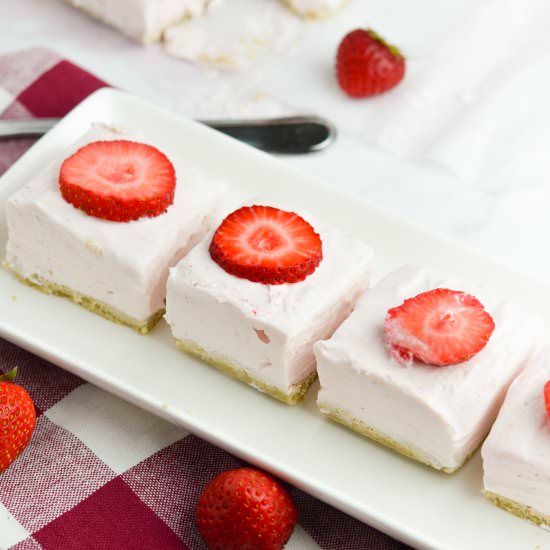 No-Bake Strawberry Cheesecake Bars