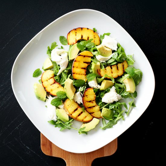 Rucola with grilled peach