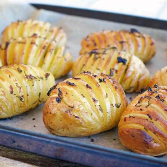 Garlic&Rosemary Hasselback Potatoes