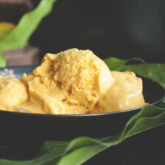 Mango frozen yogurt