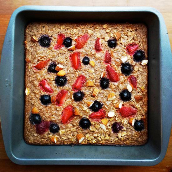 Baked Banana Berry Oatmeal