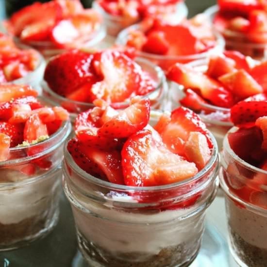 Vegan Strawberry Rhubarb Mini Mason