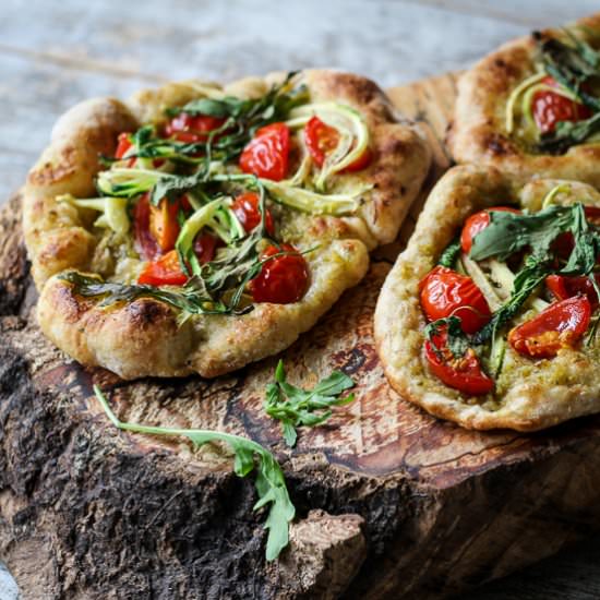 Garlic Pesto Tomato Pizzettes