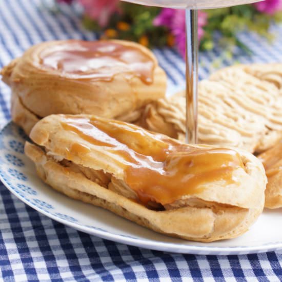 Eclairs with Cappuccino & Caramel