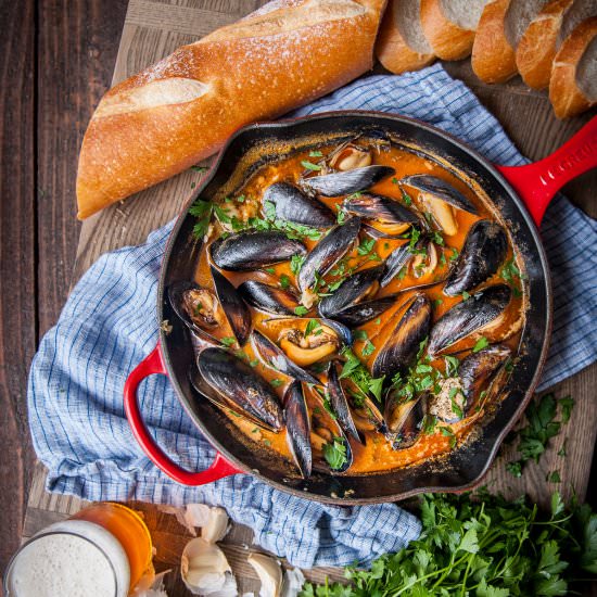 Garlic Sriracha Beer Steamed Mussel