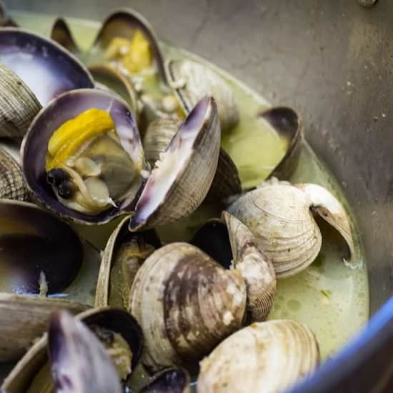Garlic Steamed Clams