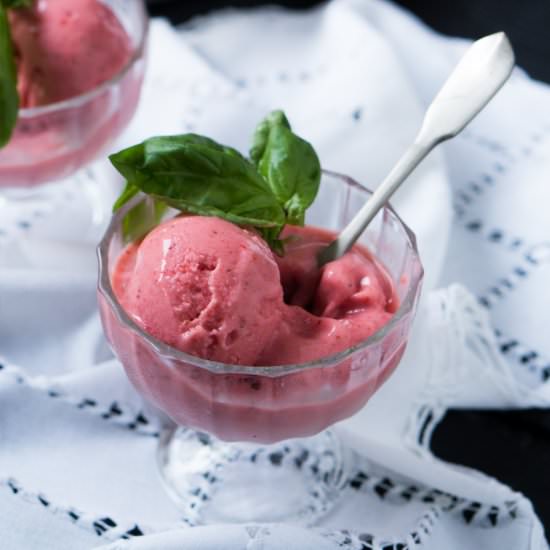 Strawberry & Basil Frozen Yogurt