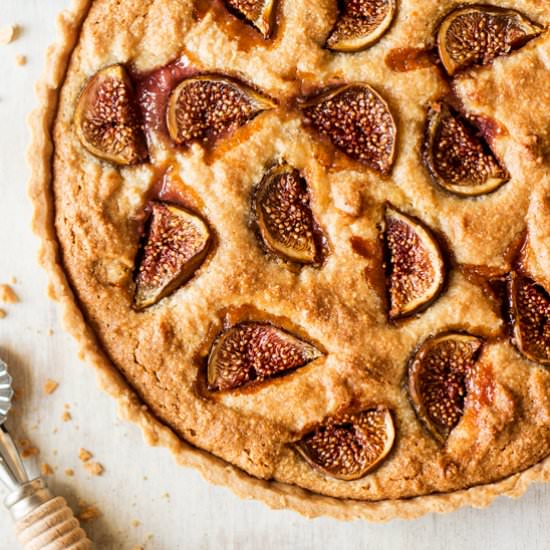 Vegan fig frangipane tart