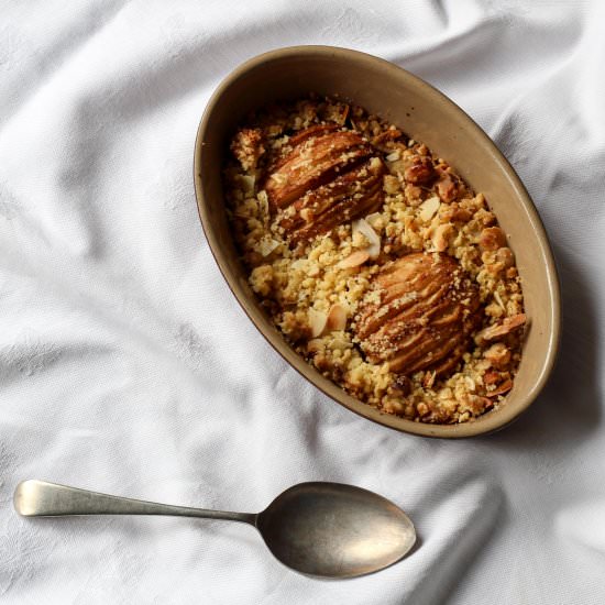 Hasselback Apples Streusel Topping