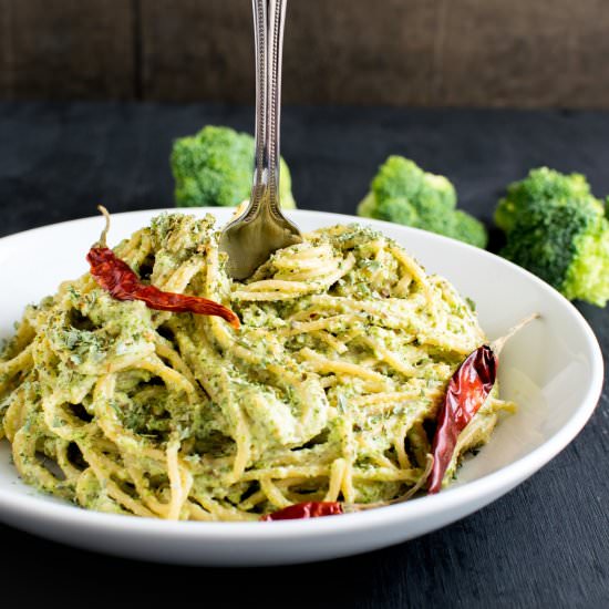 Spicy Garlic Broccoli Spaghetti