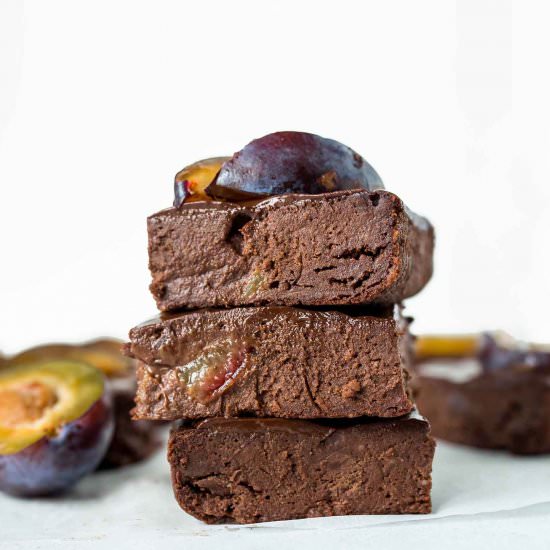 GLUTEN-FREE VEGAN PLUM BROWNIES