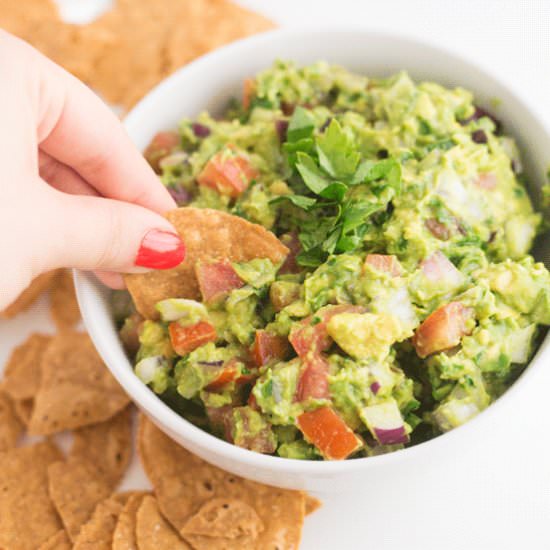 How To Make Easy Homemade Guacamole
