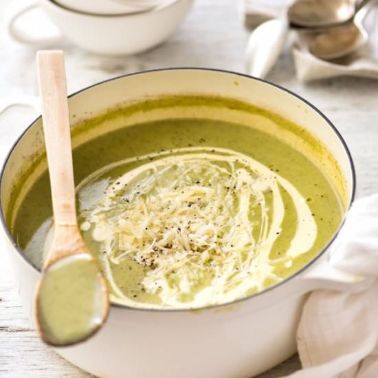 HEALTHY CREAMY ZUCCHINI SOUP