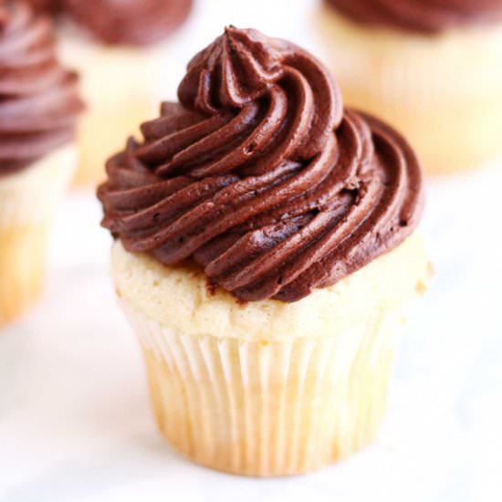 Easy Vanilla Cupcakes