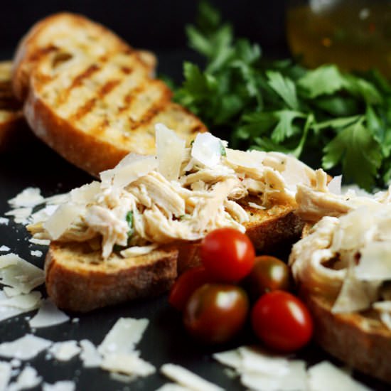Tuscan Chicken Crostini