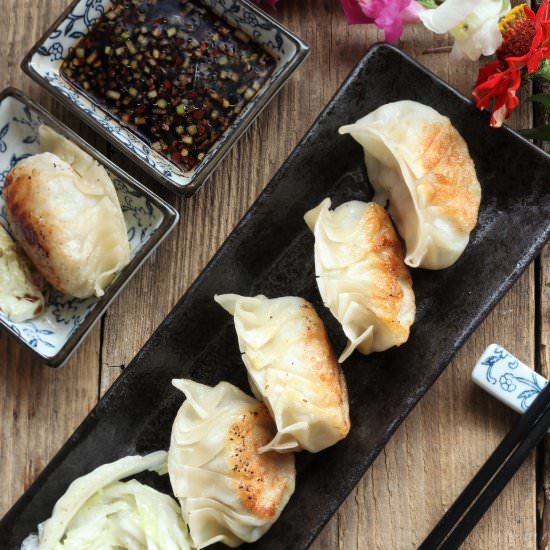 Gyoza with Dipping Sauce