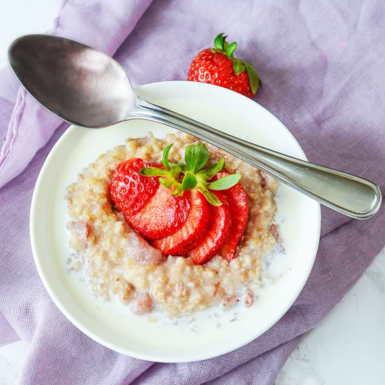 Crockpot Strawberry Steel Cut Oats