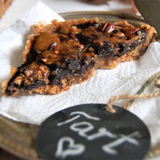 Dates Tart with Caramalized Pecans