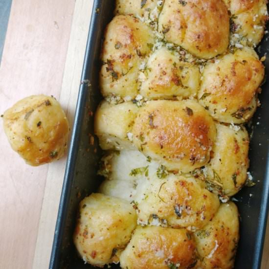 Easy Pull Apart Garlic Bread