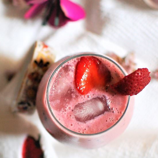 Strawberry and Black Grape Smoothie