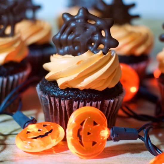 Chocolate Spiderweb Cupcakes