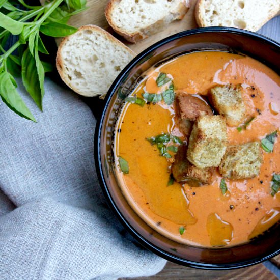Roasted Garlic and Tomato Soup