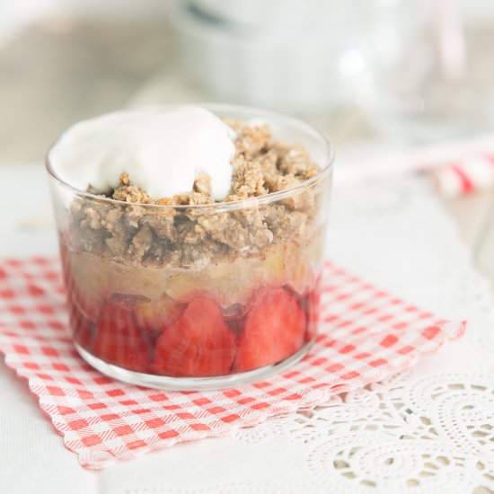 Healthy Rhubarb Pie with Strawberry