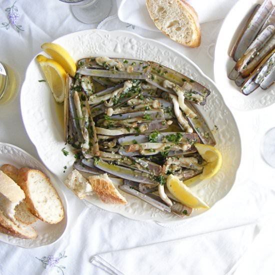 Seafood with Garlic/Navajas con Ajo y Perejil