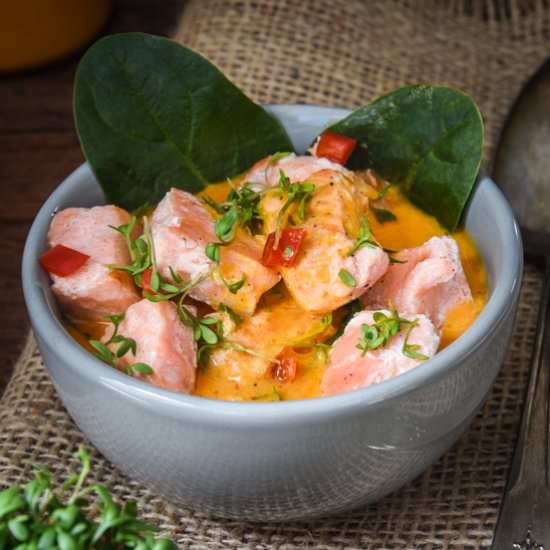 Salmon in carrot sauce