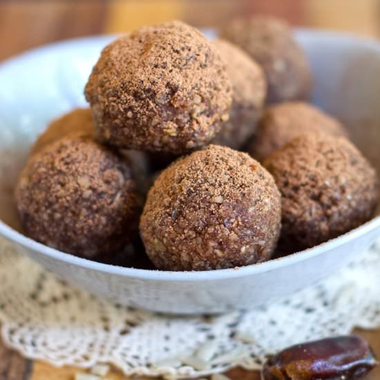 Paleo No Bake Energy Balls