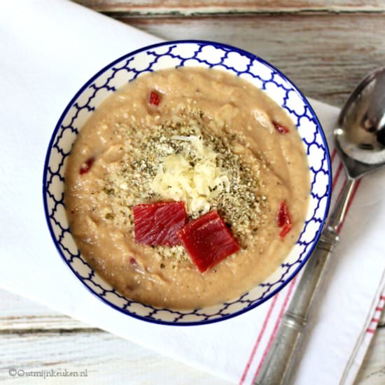 Cauliflower and garlic soup